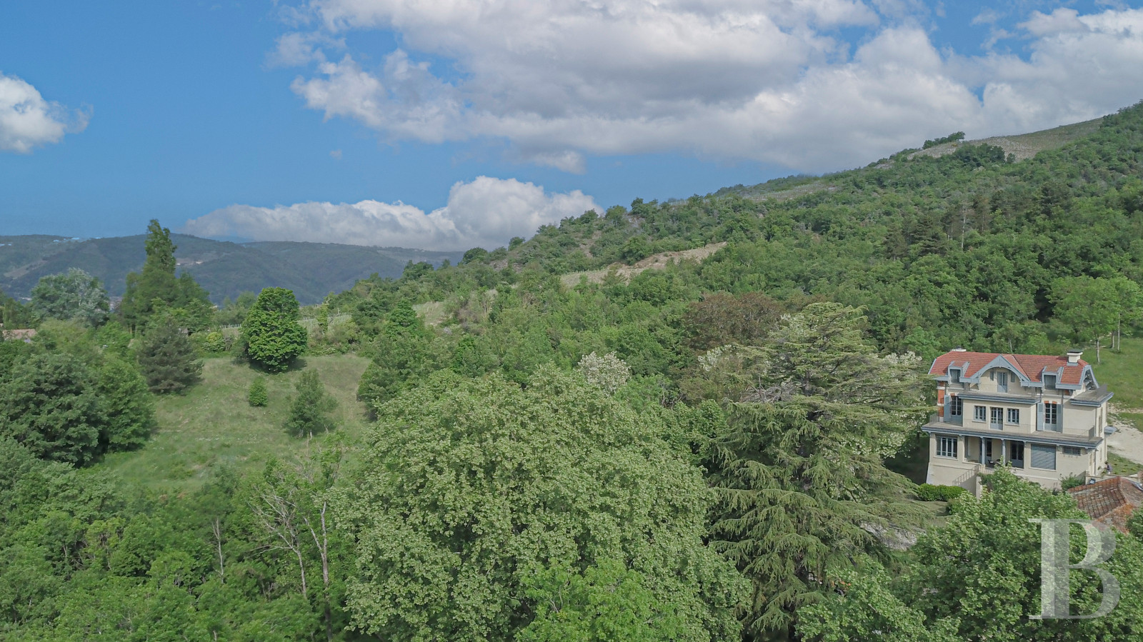Dans la Drôme, au nord de Valence, un ancien relais de chasse de 1860 devenu annexe indépendante d’un hôtel renommé - photo  n°4